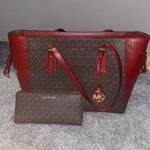 Medium tote bag. Purse hold 3 compartments alone with zippers. Includes wallet.